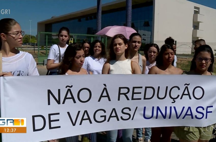  Protesto contra a redução de vagas na Univasf é realizado em Petrolina – G1