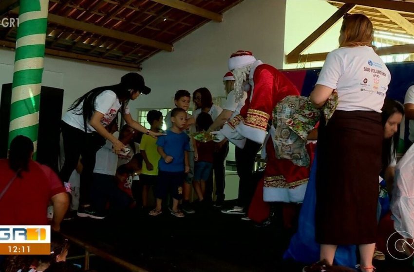  Ação social é realizada para cerca de 500 crianças no povoado do Serrote do Urubu em Petrolina – G1