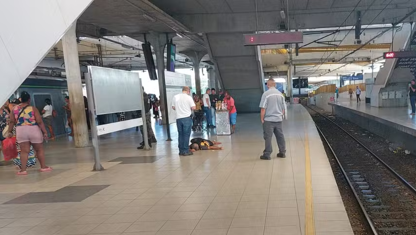  Homem de 75 anos morre após cair do alto de escada rolante no Metrô do Recife