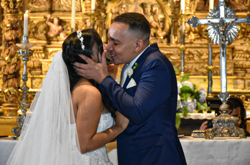  João Gomes e Ary Mirelle se casam em castelo de estilo medieval no Recife